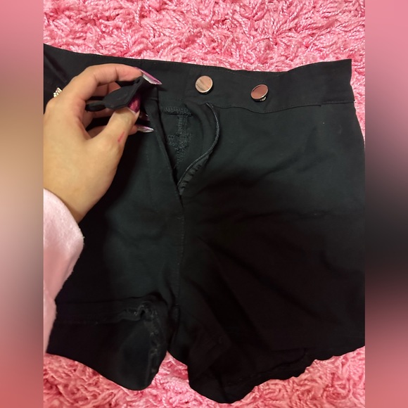 Black shorts ;3 - Picture 1 of 3
